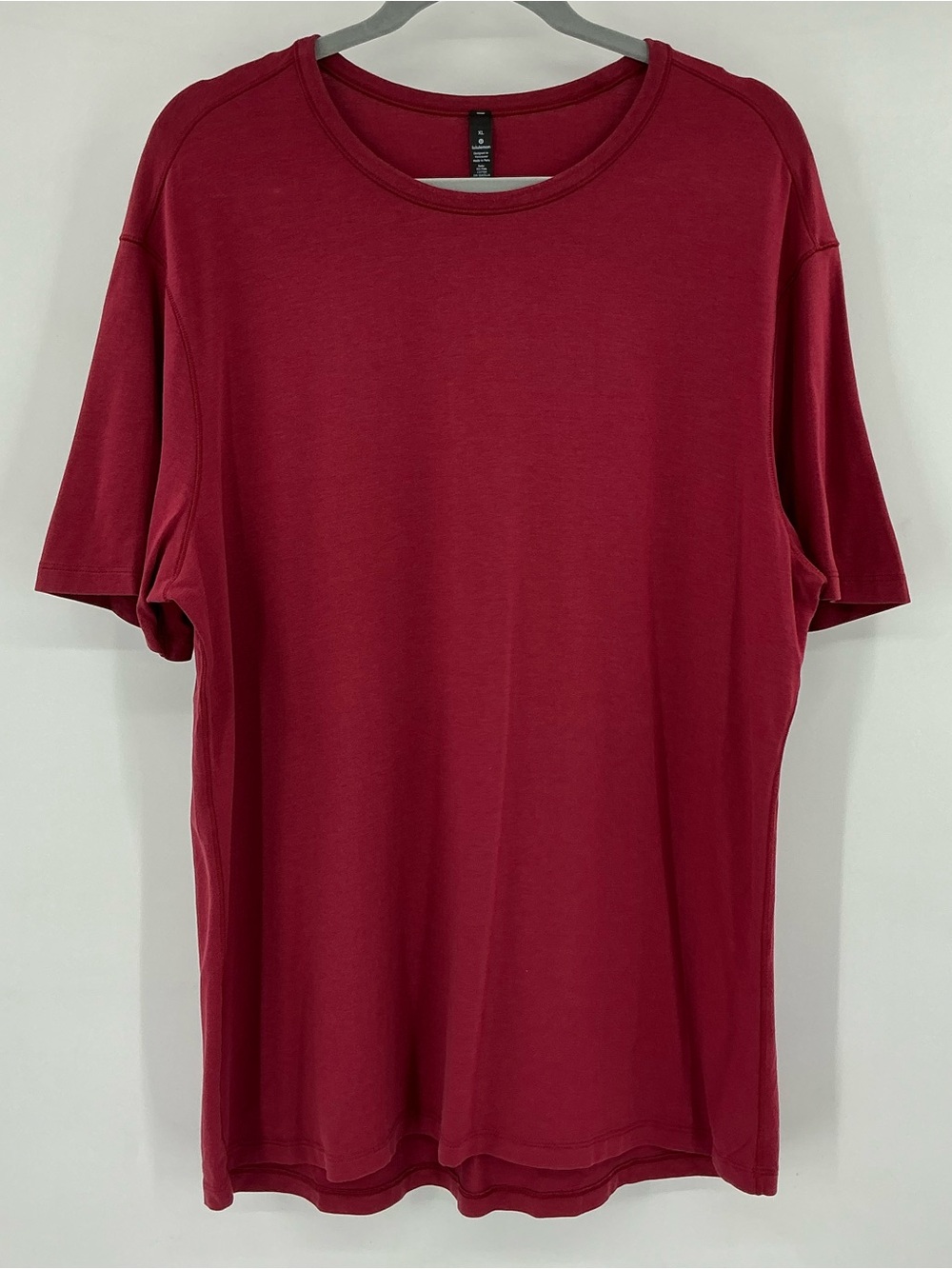lululemon athletica Men's Short Sleeve Tee - Burgundy Red